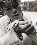 young-royals-edvin-ryding-4-695x1042.jpg